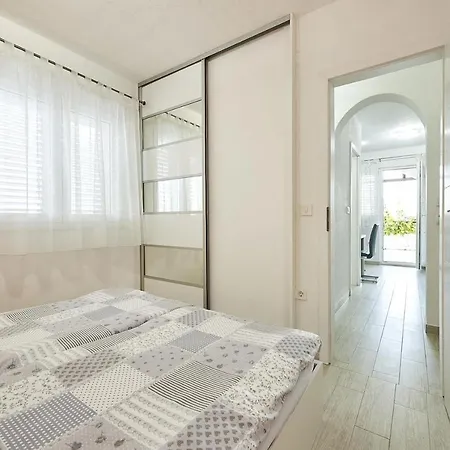 Apartment With Parking Space Mavarstica, Ciovo - 17803