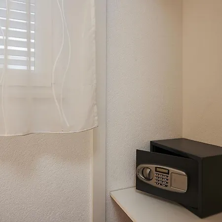 Appartement With Parking Space Mavarstica, Ciovo - 17803 *