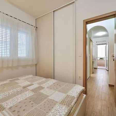 With Parking Space Mavarstica, Ciovo - 17803 *