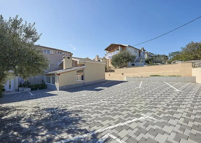 With Parking Space Mavarstica - Ciovo - 17803 * تروغير