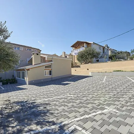 With Parking Space Mavarstica, Ciovo - 17803 * تروغير