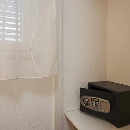 With A Parking Space Mavarstica, Ciovo - 17803 Apartament