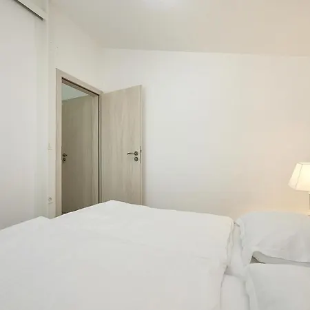 With Parking Space Mavarstica, Ciovo - 17803 *