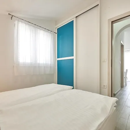 With Parking Space Mavarstica, Ciovo - 17803 Апартаменты *