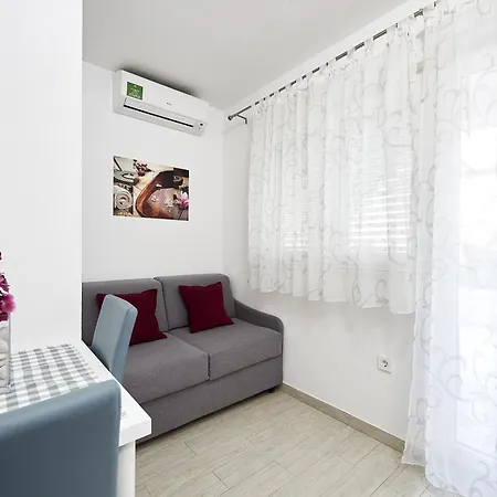 Apartment With Parking Space Mavarstica, Ciovo - 17803