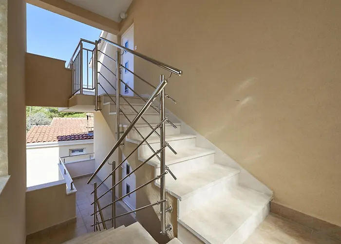 With Parking Space Mavarstica - Ciovo - 17803 Lejlighed *