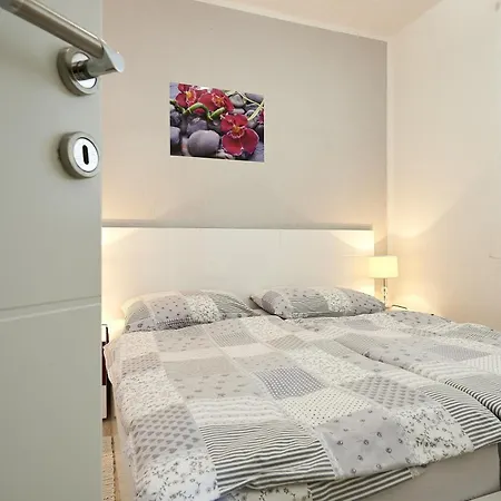 公寓 With Parking Space Mavarstica, Ciovo - 17803 *