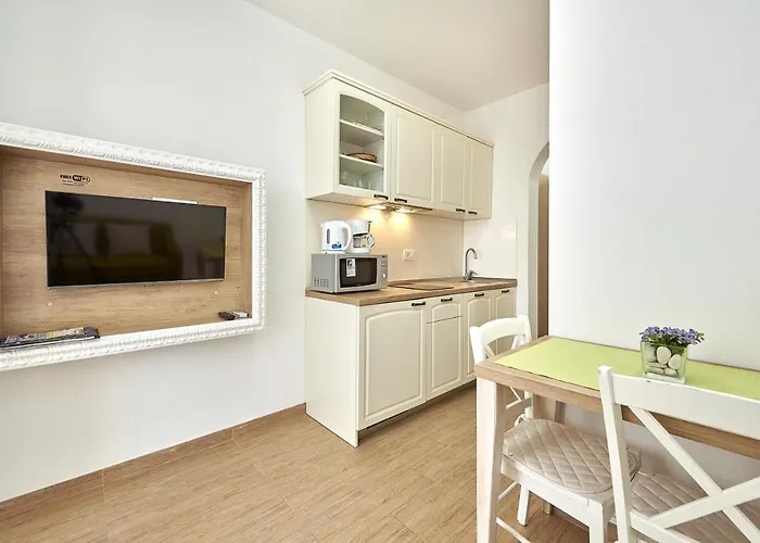 Apartamento With Parking Space Mavarstica - Ciovo - 17803 *